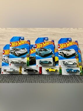 Hot Wheels Exotic & Supercars Lot of 7
